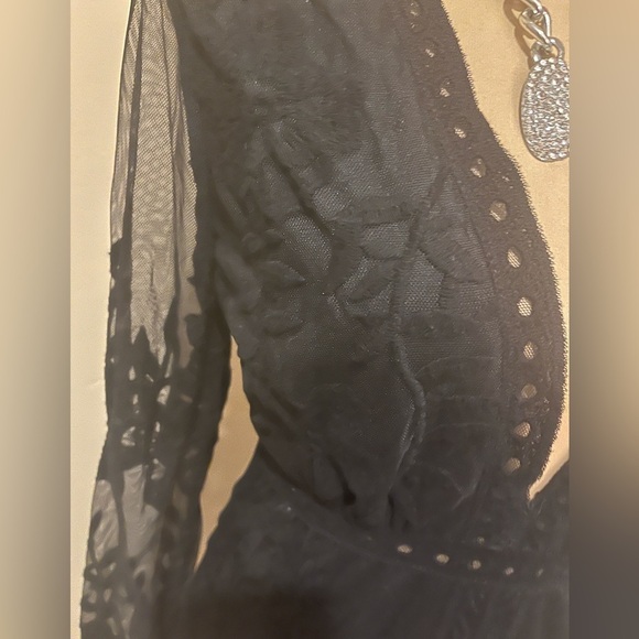 Honey Punch Black Deep V Lace Dress, size small - Picture 3 of 6